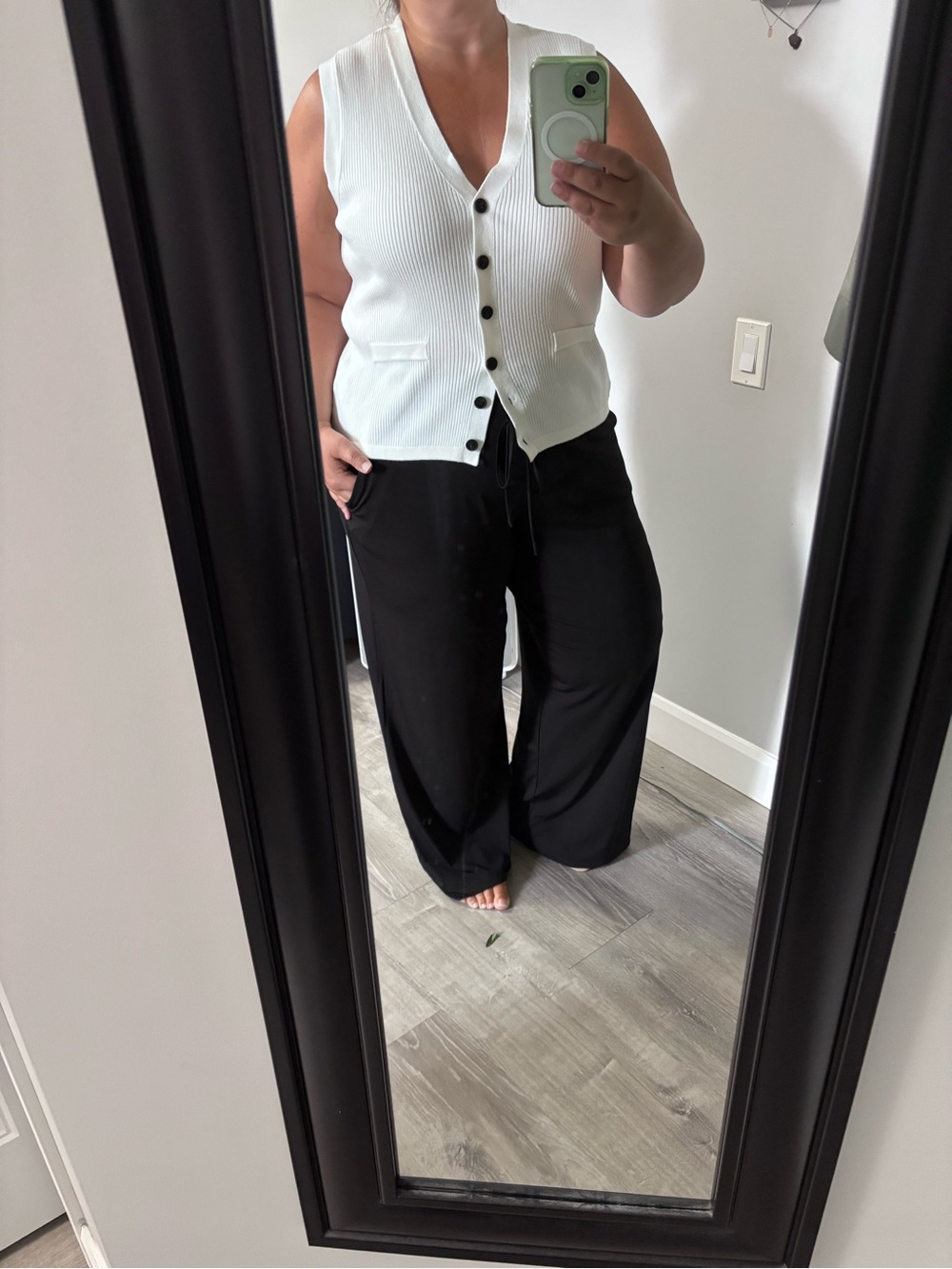 White Ribbed Button-Up Vest - Picture 3 of 3